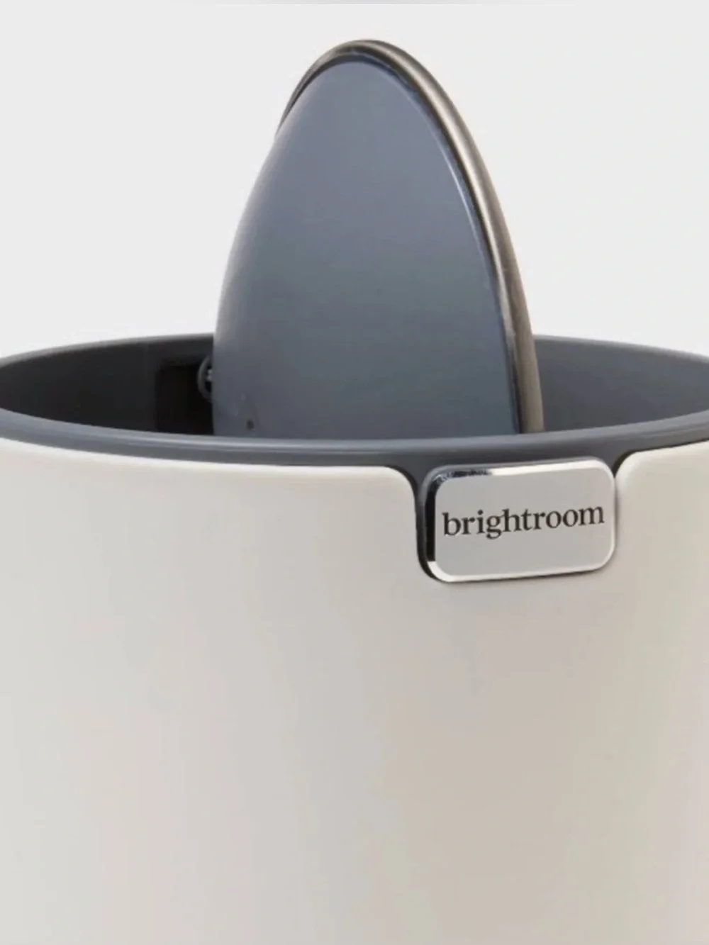 Brightroom Small Plastic Desktop Wastebasket – White-0.4 Gallon